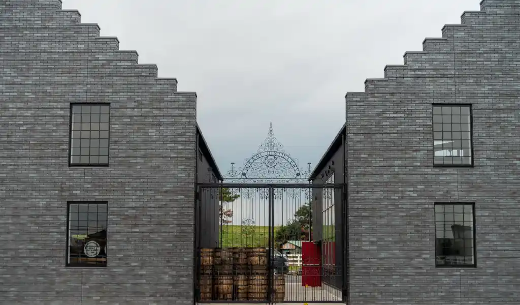 Nhà Máy Chưng Cất Nhật Bản Hikari